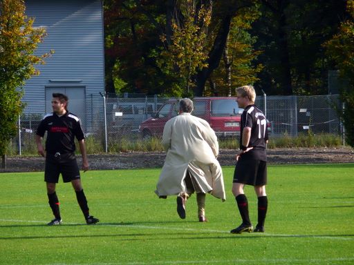 Horst Förther nach dem Anstoß Horst Förther nach dem Anstoß